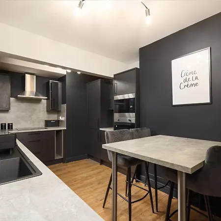 Close To Media City-Old Trafford - 5 Bedroom House-3