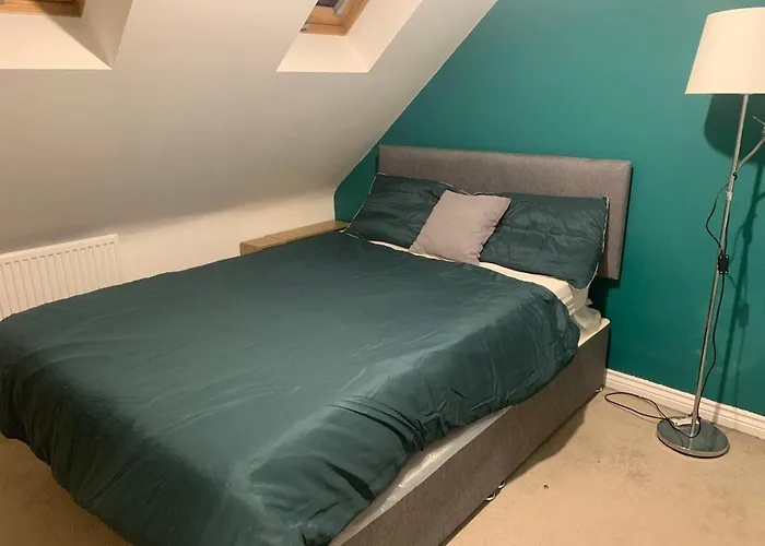 Comfy Double Bedroom In Greater
