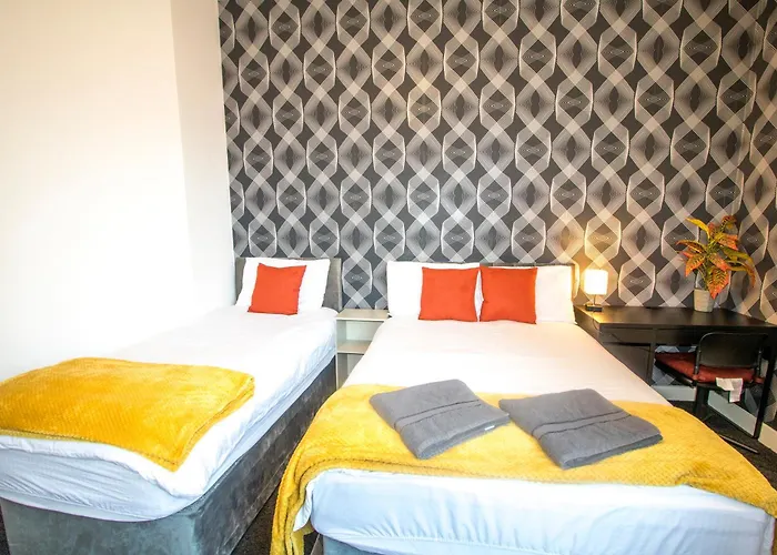 Ideal For Groups - Lovely 2 Bedroom - Free Parking, Transit Links, Close To Stadiums