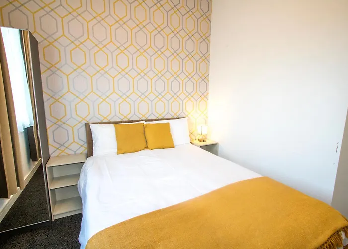Ideal For Groups - Lovely 2 Bedroom - Free Parking, Transit Links, Close To Stadiums